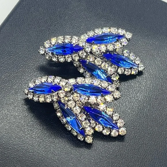 Stunning blue and clear rhinestone sparkly dangle clip on silver tone earrings - Picture 5 of 16